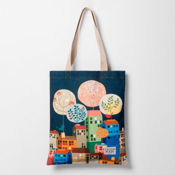 Bolsa tipo Totebag hecha con tela reciclada de botellas de plástico y estampada con el diseño de Cecilia Plaza: Ciudad Noche