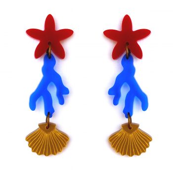 Pendientes ligeros de metacrilato y cierre de plata 925 con el diseño Estrella Alga Concha, de CeciliaPlaza