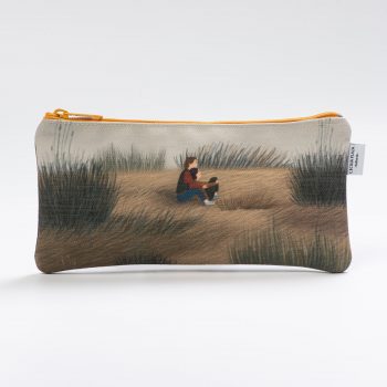 Estuche con el diseño Dunas, ilustrado por Cecilia Plaza