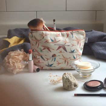 Neceser de algodón con diseño Gansos, ilustrado por Cecilia Plaza