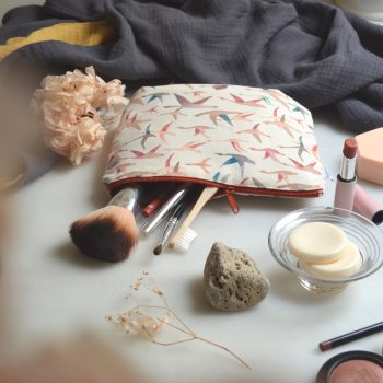 Neceser de algodón con diseño Gansos, ilustrado por Cecilia Plaza