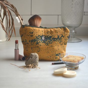 Neceser de algodón con diseño Girasoles, ilustrado por Cecilia Plaza