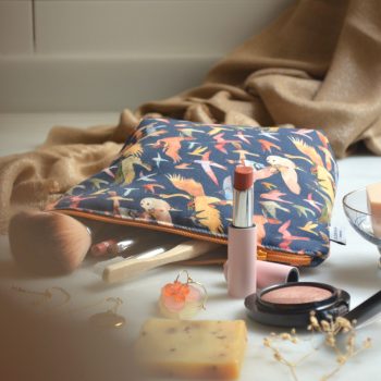 Neceser de algodón con diseño Pájaros, ilustrado por Cecilia Plaza