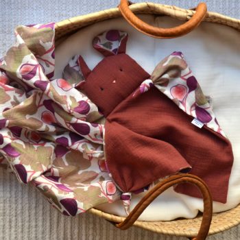 DouDou y muselina Higos en una cesta