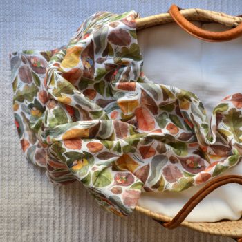 Muselina Hojas en una cesta